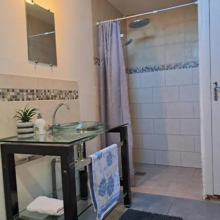 Bed & Breakfast Thunder Roadhouse 3*